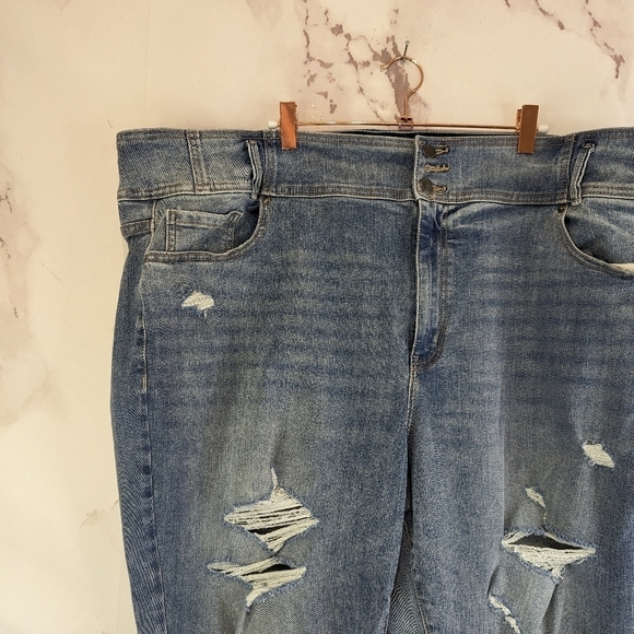 Lane Bryant Jeans Womens 26 Light Wash Denim High Rise Distressed Boyfriend Crop - Picture 2 of 11